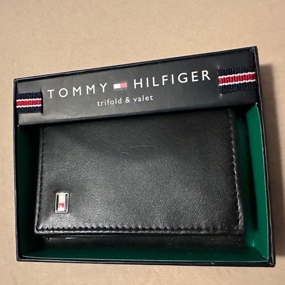 Tommy Hilfiger Trifold Wallet